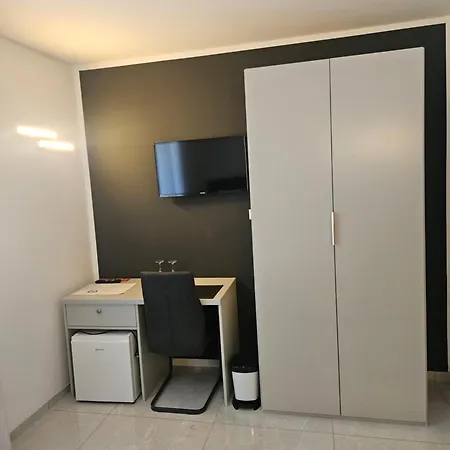 Da Gianni Gmbh Hotel *